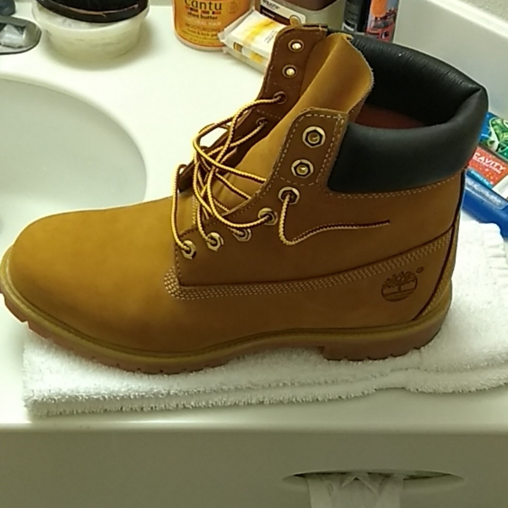 Shoes - Picture 3 of 4